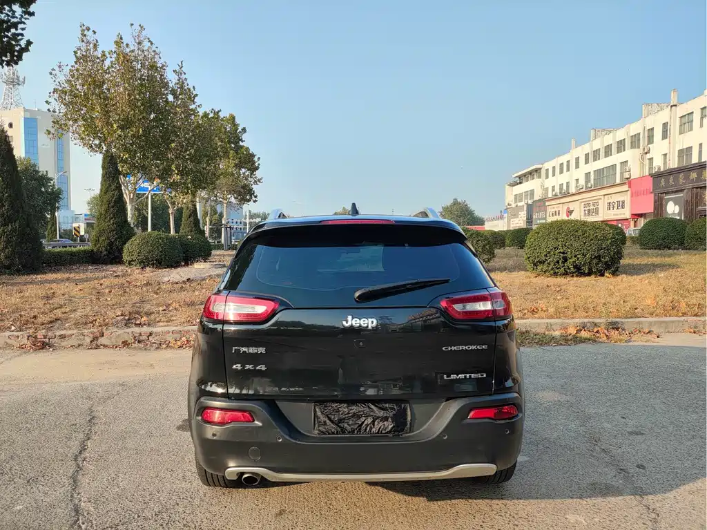 Jeep Cherokee — миниатюра 5