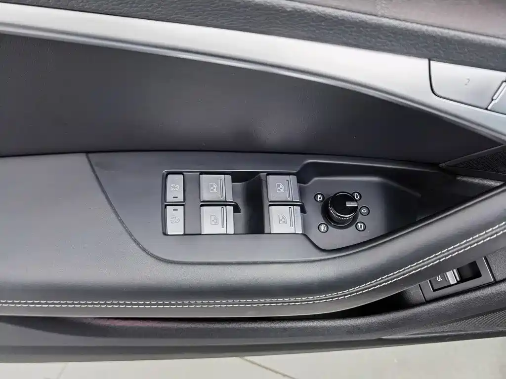 Audi A6L — миниатюра 9