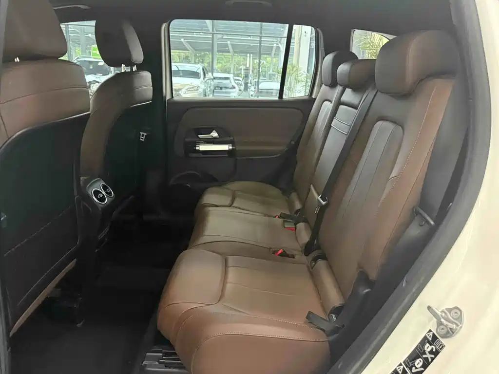 Mercedes-Benz GLB — миниатюра 16
