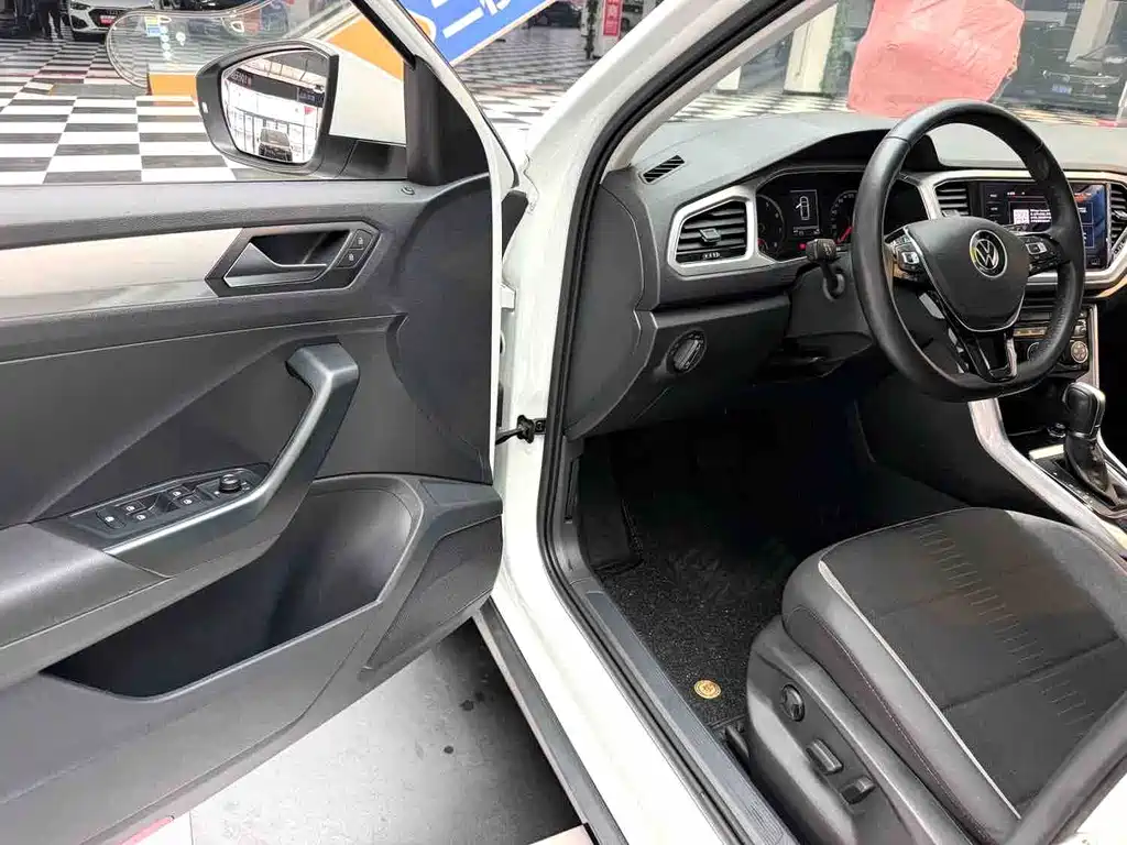 Volkswagen T-Roc — миниатюра 7