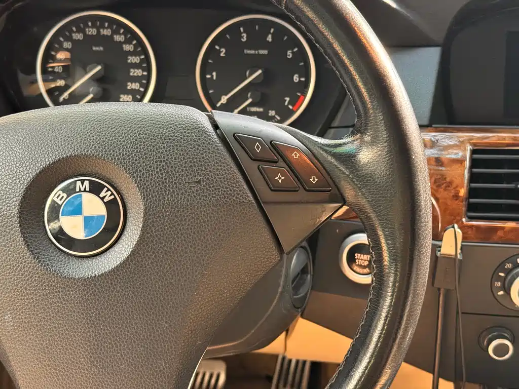 BMW 5 Series — миниатюра 13