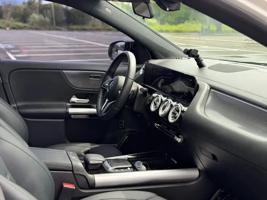 Mercedes-Benz GLA — миниатюра 12
