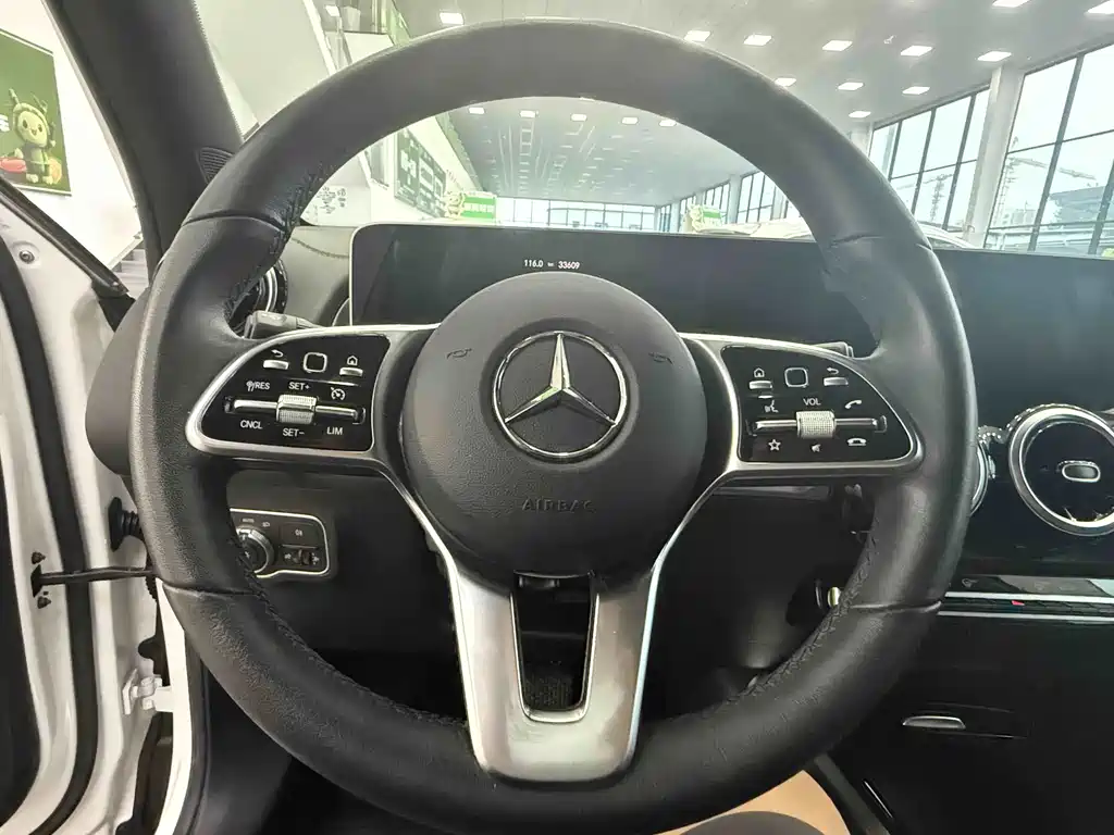 Mercedes-Benz GLB — миниатюра 12