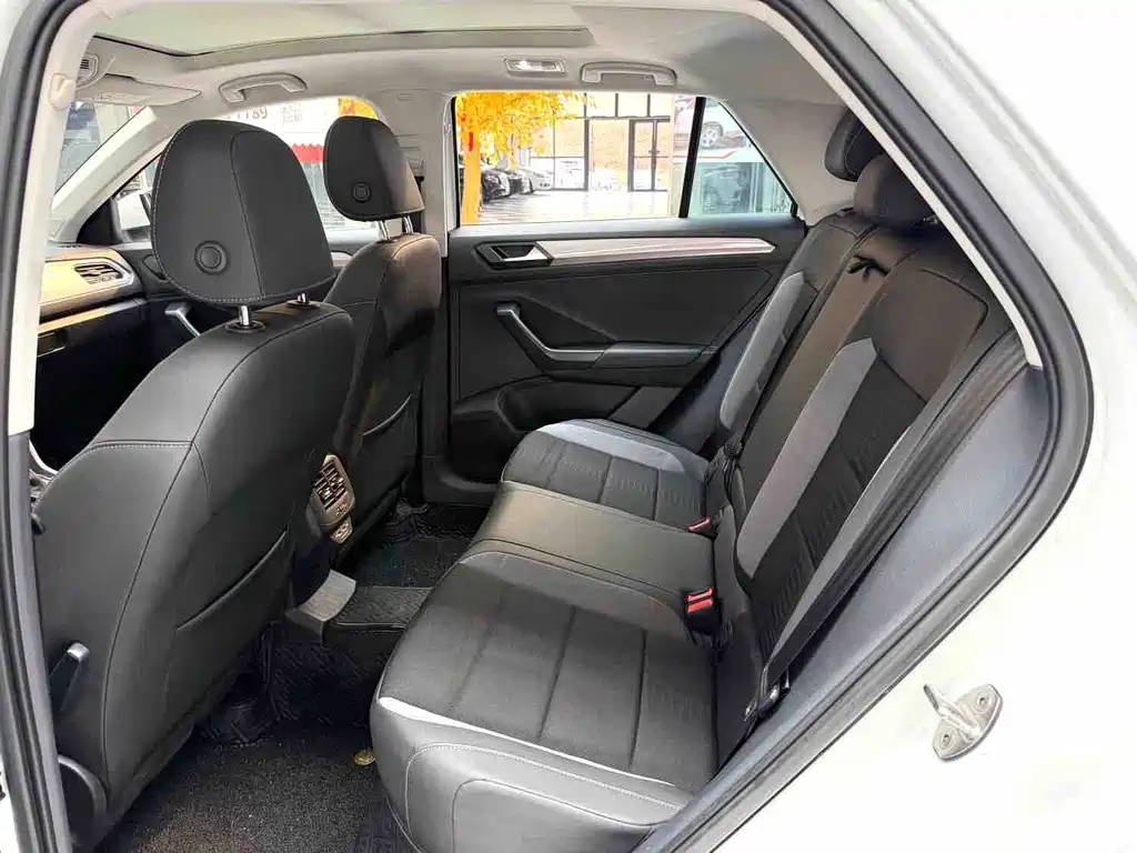 Volkswagen T-Roc — миниатюра 8