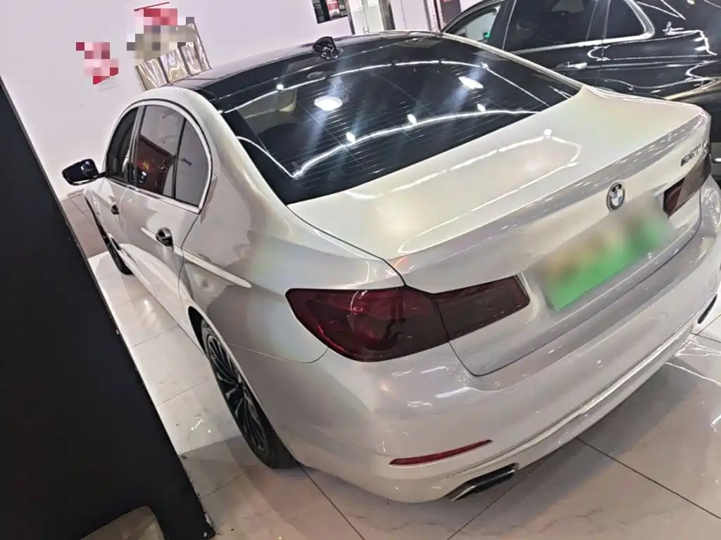 BMW 5 Series New Energy — миниатюра 5