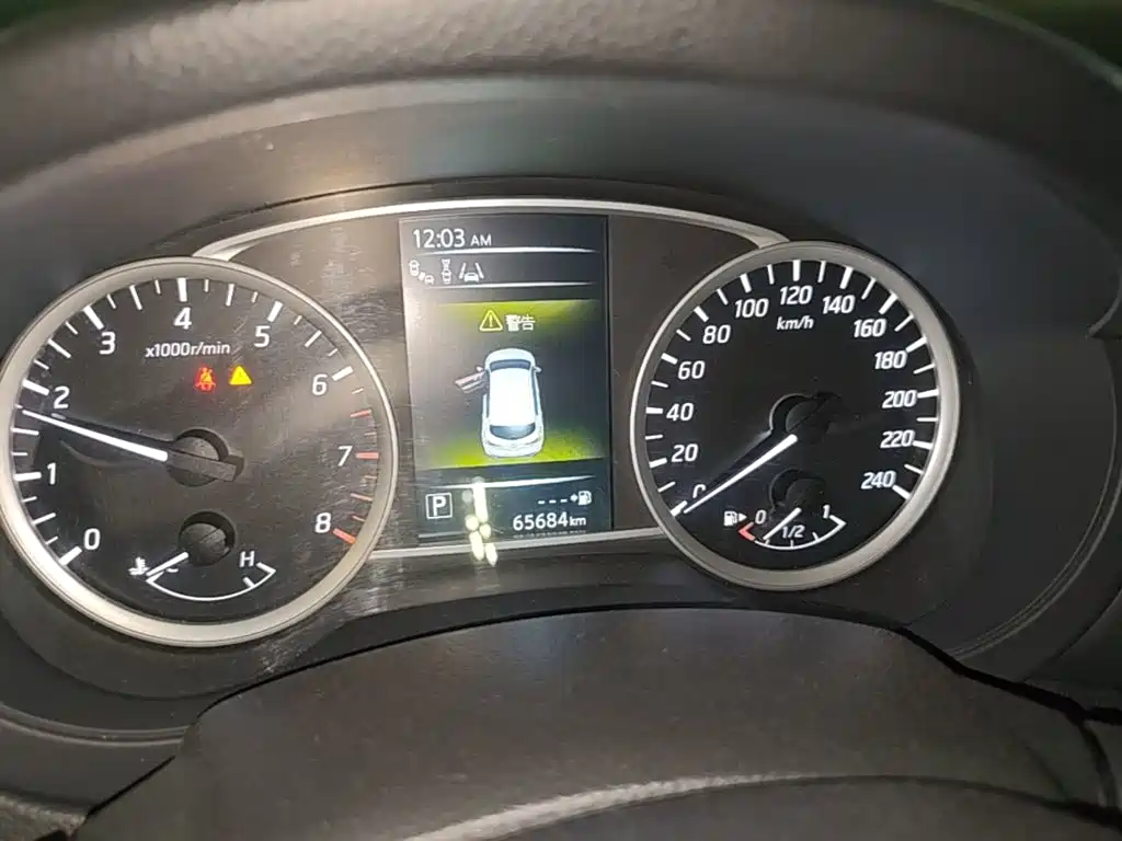 Nissan Tiida — миниатюра 12