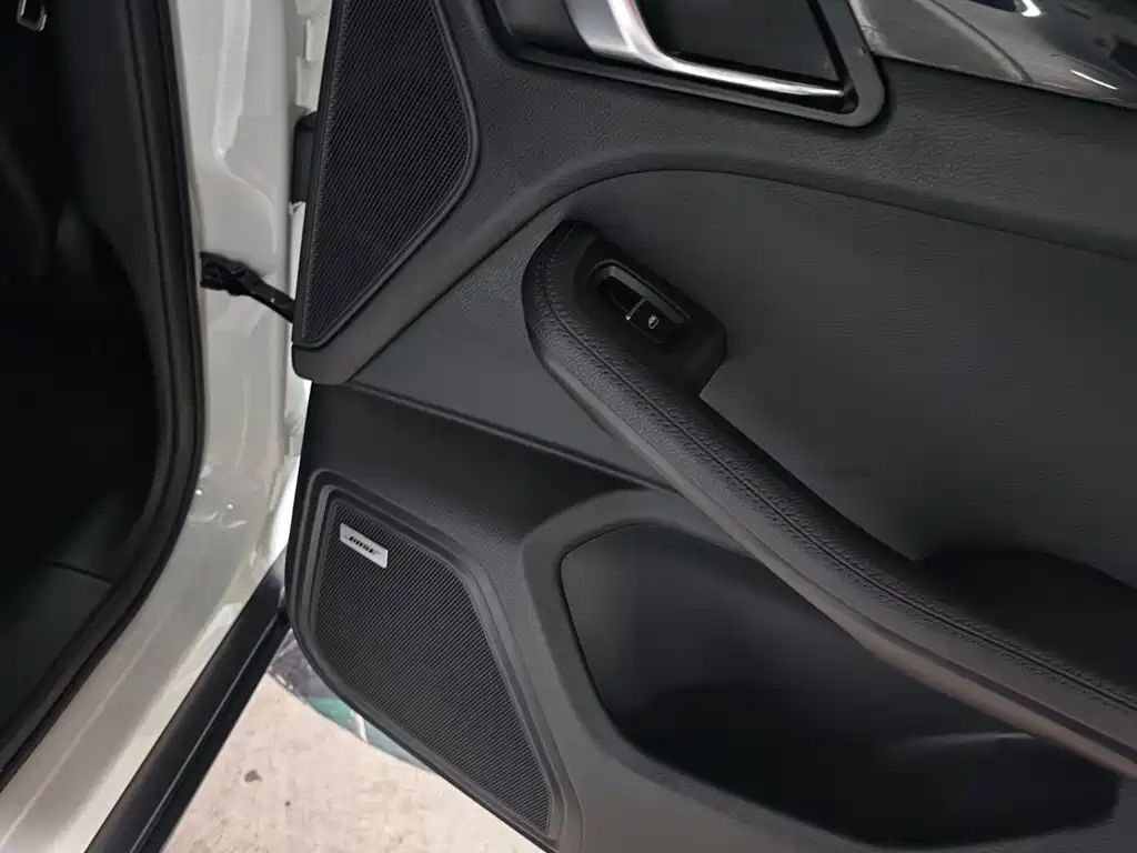 Porsche Macan — миниатюра 7