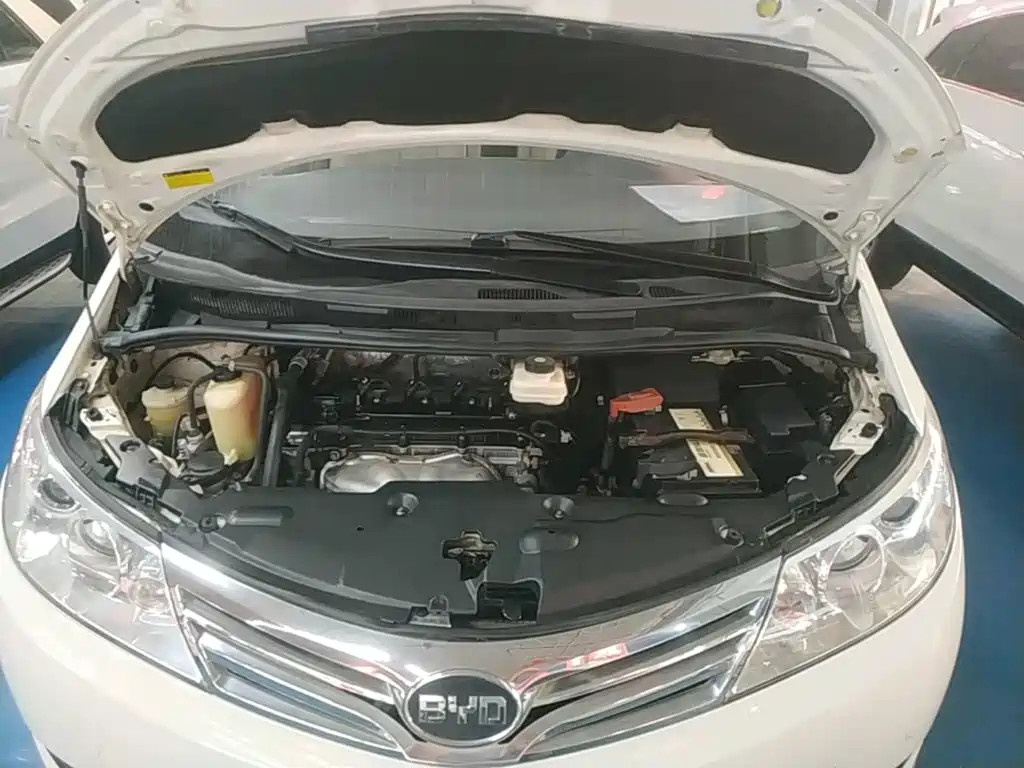 BYD M6 — миниатюра 20