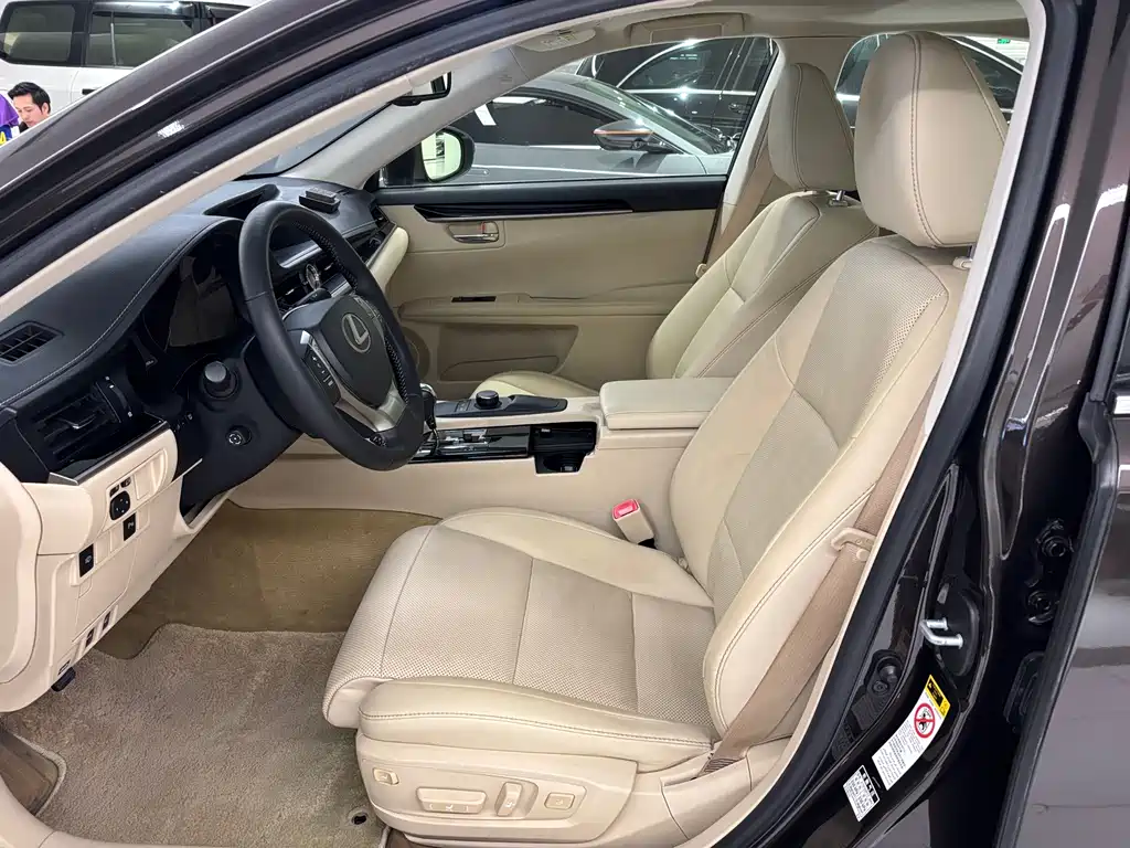 Lexus ES — миниатюра 5