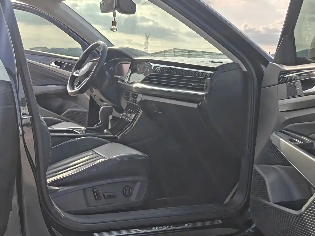 Volkswagen Passat 2022 330TSI Elite