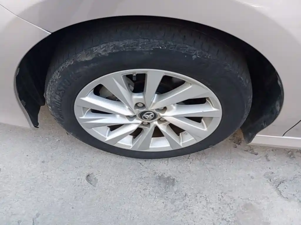 Toyota Camry — миниатюра 23