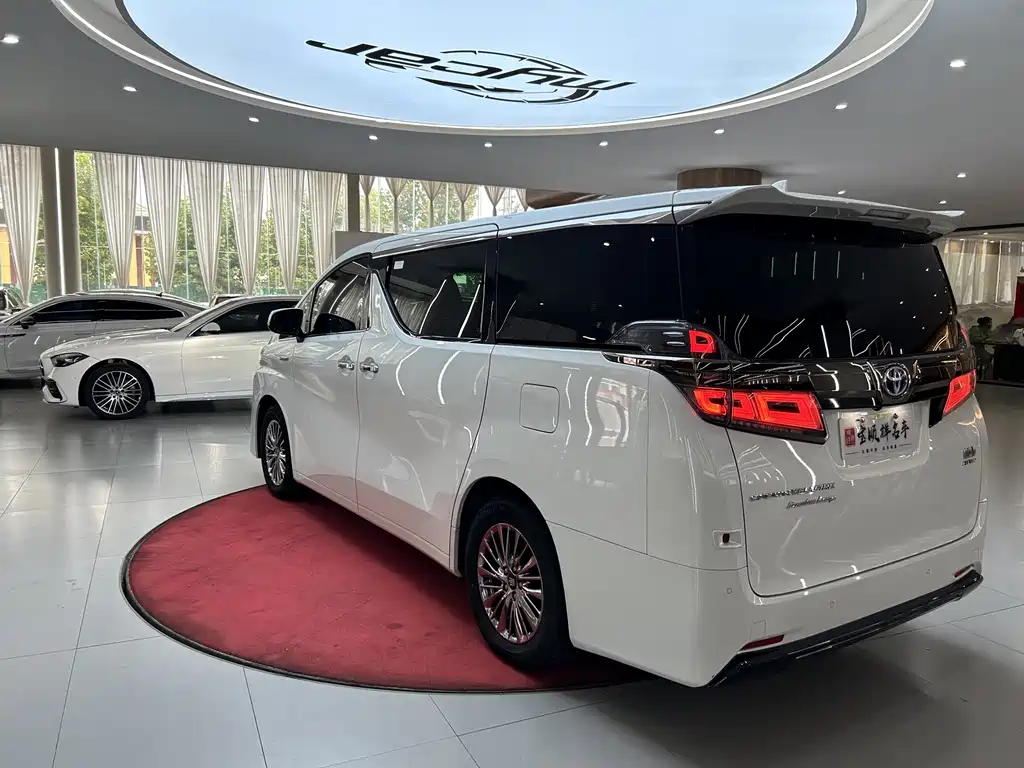 Toyota Vellfire — миниатюра 7