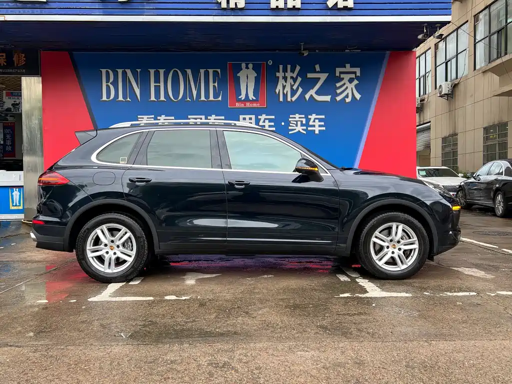 Porsche Cayenne — миниатюра 11