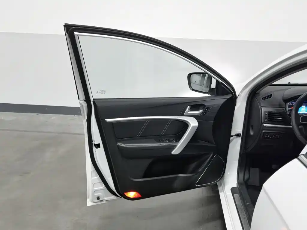 Geely Emgrand — миниатюра 8