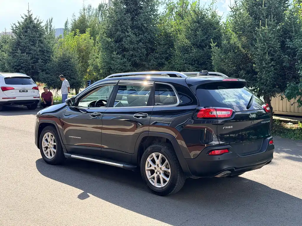 Jeep Cherokee — миниатюра 5