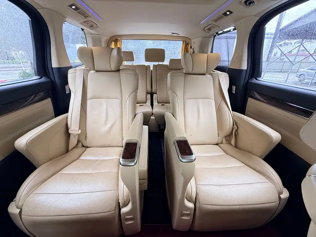 Toyota Alphard - фото 13