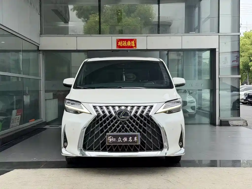 Lexus LM 2020 300h мест