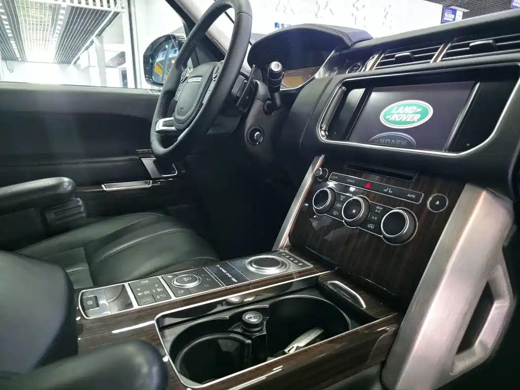 Land Rover Range Rover — миниатюра 5