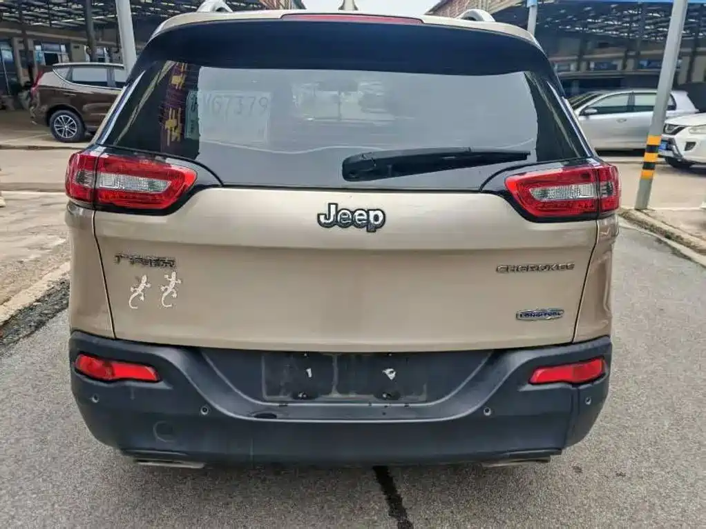 Jeep Cherokee — миниатюра 5