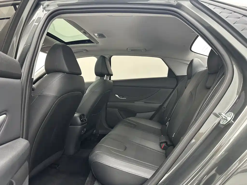 Hyundai Elantra — миниатюра 6