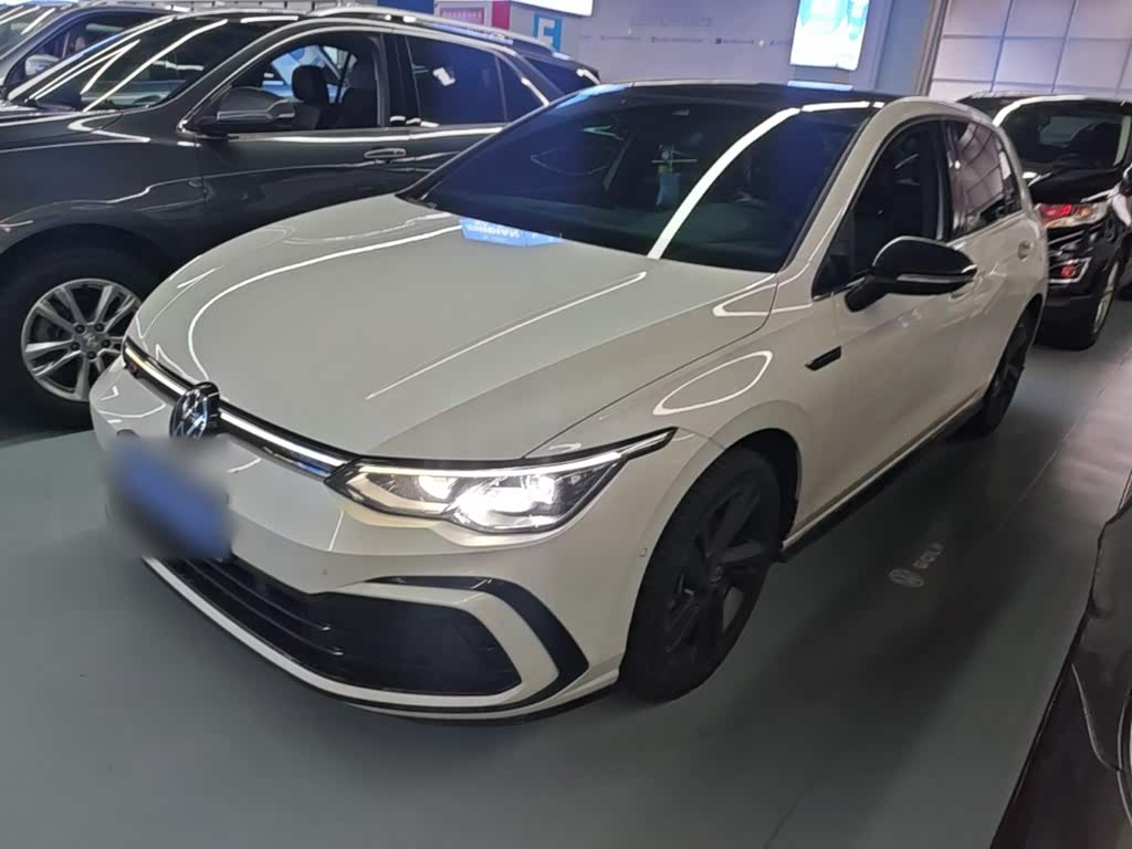 Volkswagen Golf 1.4 л 2025 г. Белый, пробег 21900 км