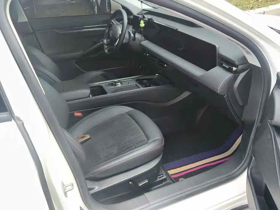 Ford Mondeo — миниатюра 8