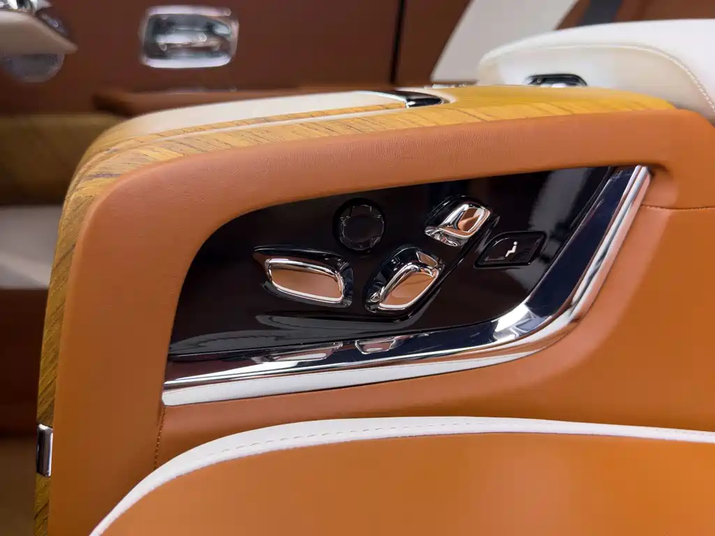 Rolls-Royce Cullinan — миниатюра 35