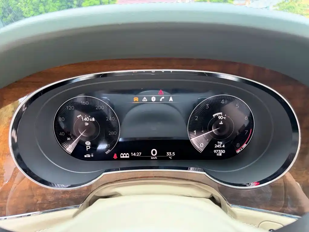 Bentley Bentayga — миниатюра 18