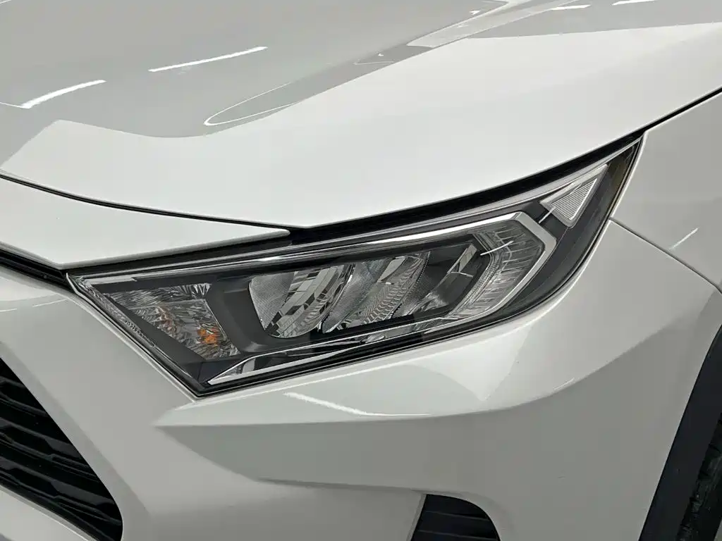 Toyota RAV4 — миниатюра 9