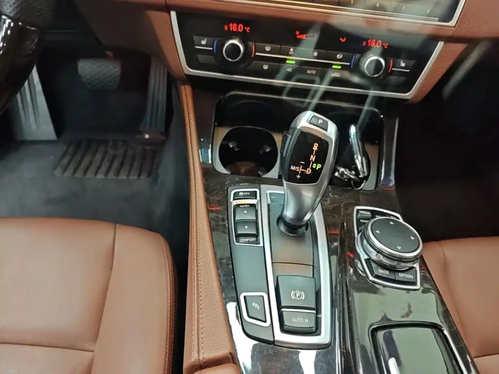 BMW 5 Series — миниатюра 14
