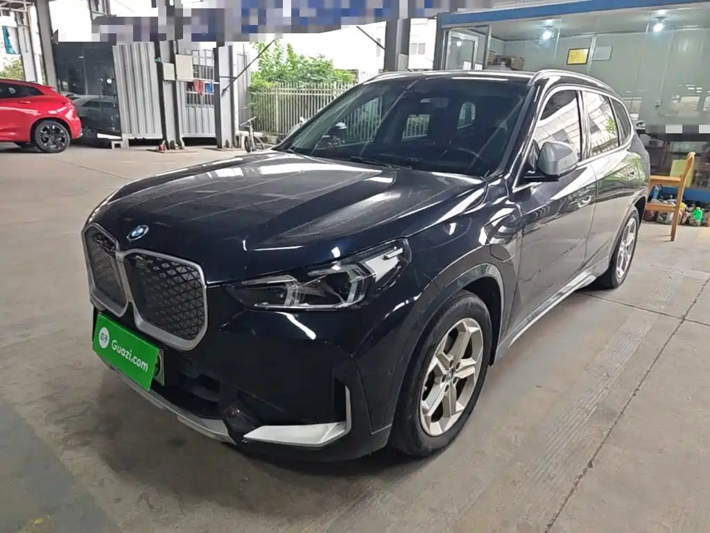 BMW iX1