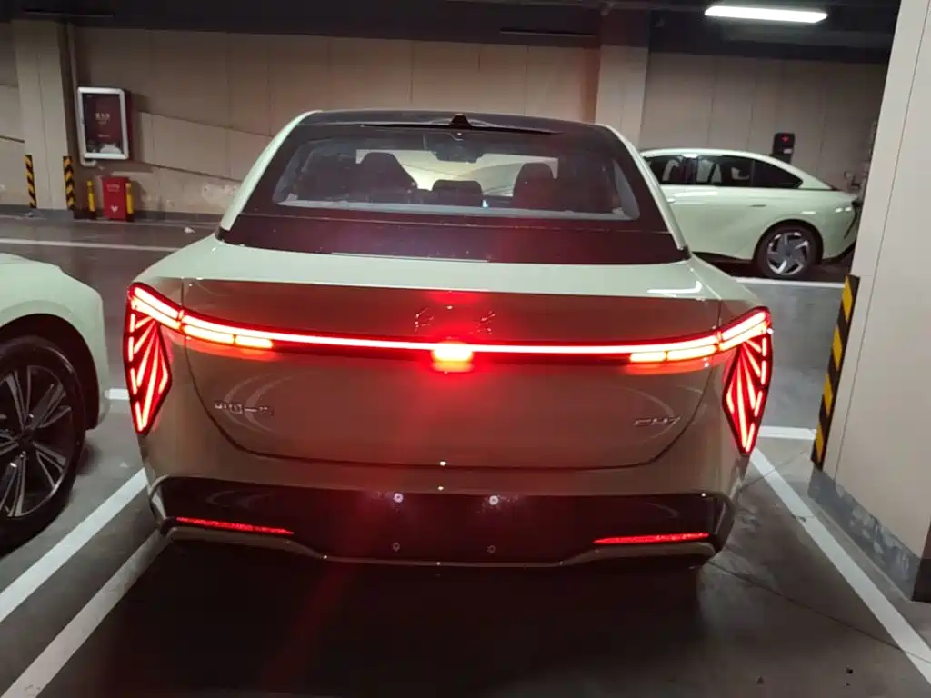 Hongqi EH7 2025 690