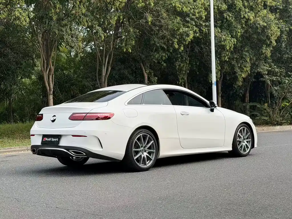 Mercedes-Benz E-Class (Import) — миниатюра 4