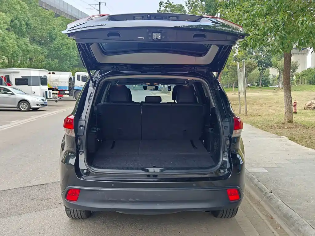 Toyota Highlander — миниатюра 9