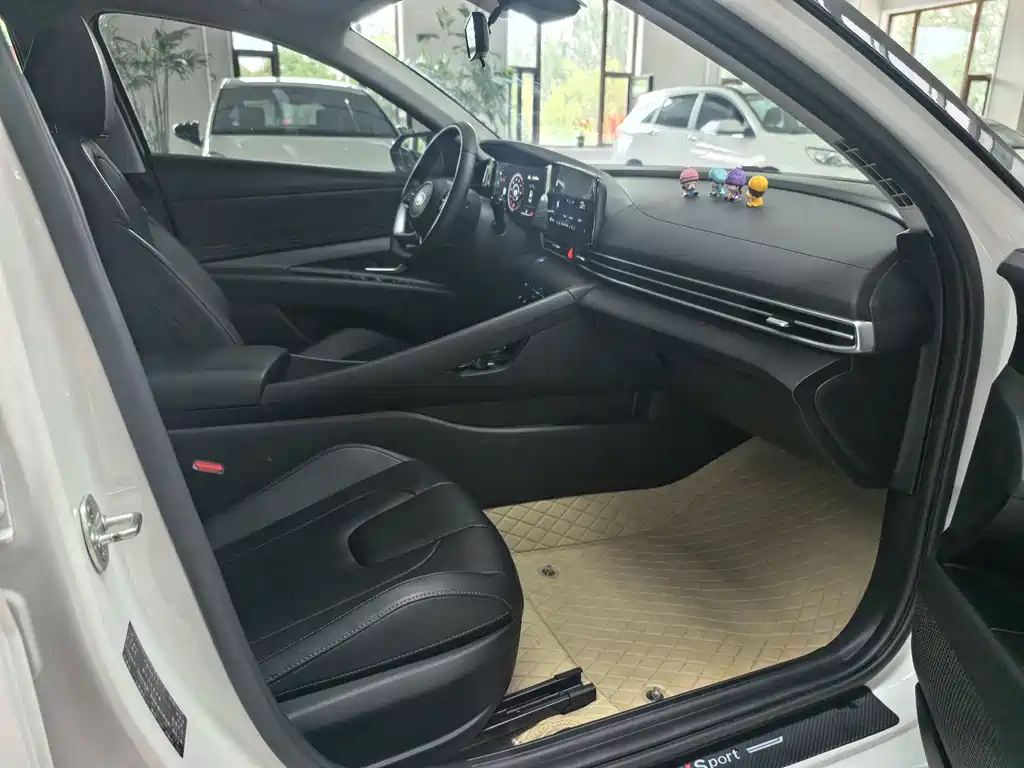 Hyundai Elantra — миниатюра 20