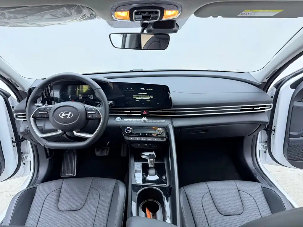 Hyundai Elantra — миниатюра 12