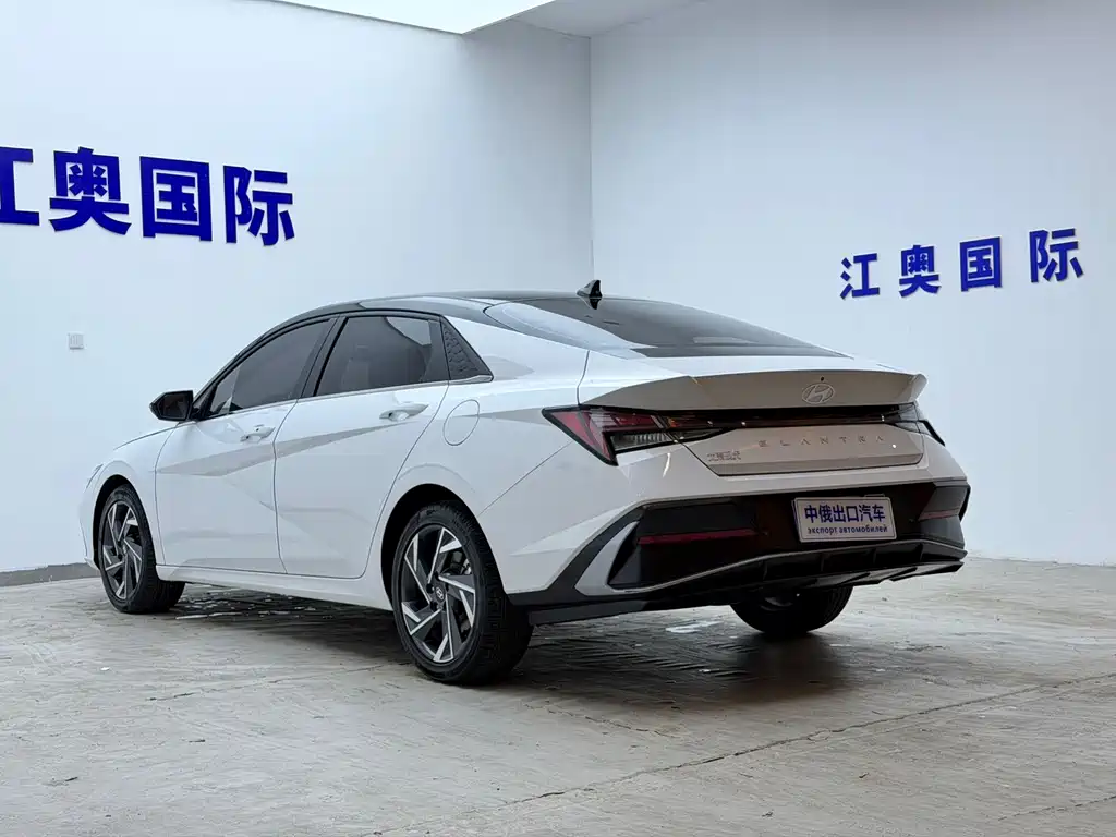 Hyundai Elantra — миниатюра 21