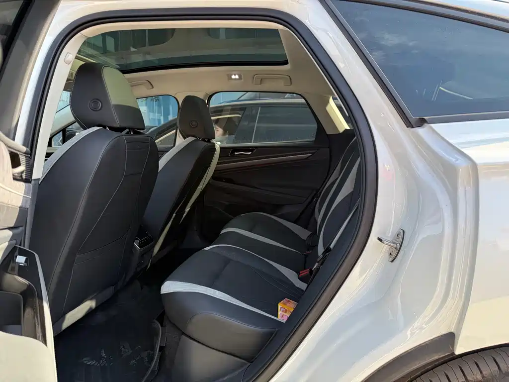 VOLKSWAGEN ID.7 VIZZION