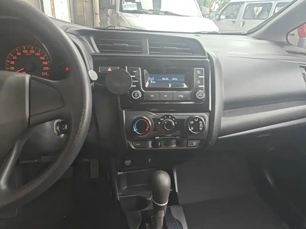 Honda Fit — миниатюра 13