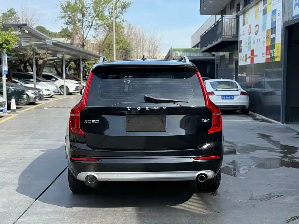 Volvo XC90 2015 T6 7 мест