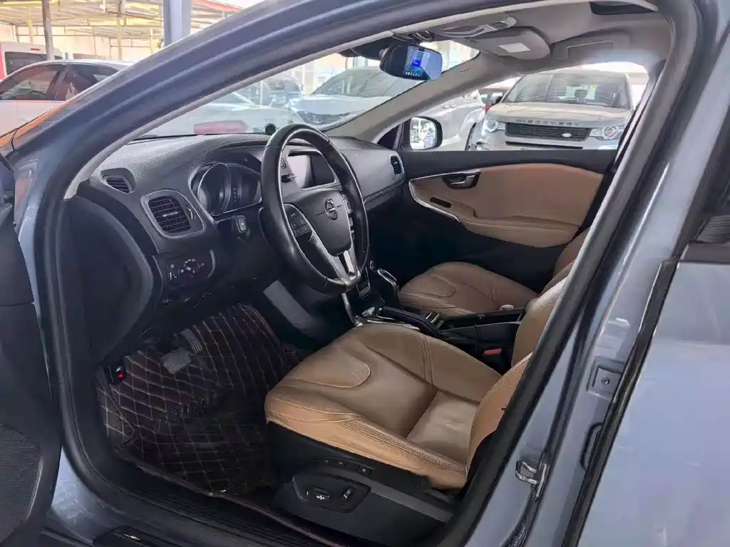 Volvo V40 — миниатюра 4