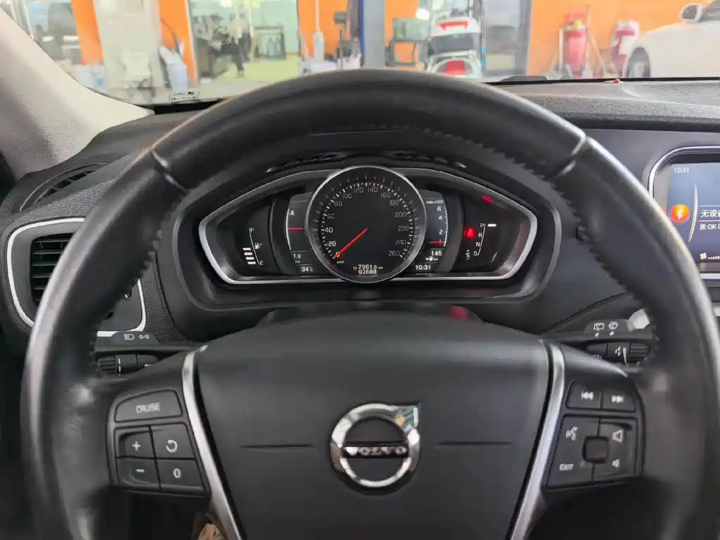 Volvo V40 — миниатюра 7