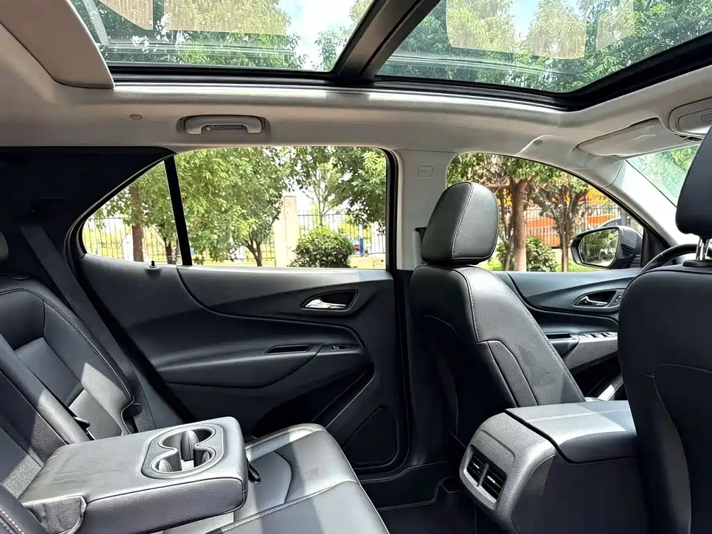 Chevrolet Equinox — миниатюра 11