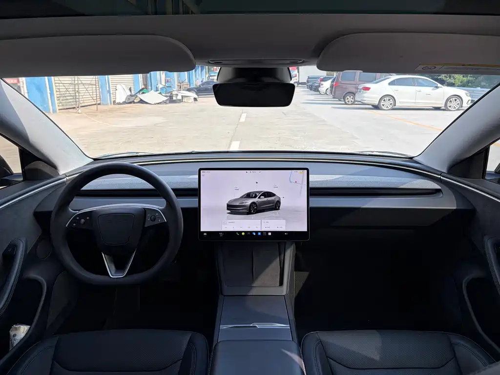 Tesla Model 3 — миниатюра 7