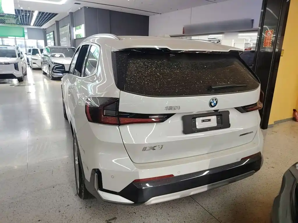 BMW iX1 2025 eDrive25L X