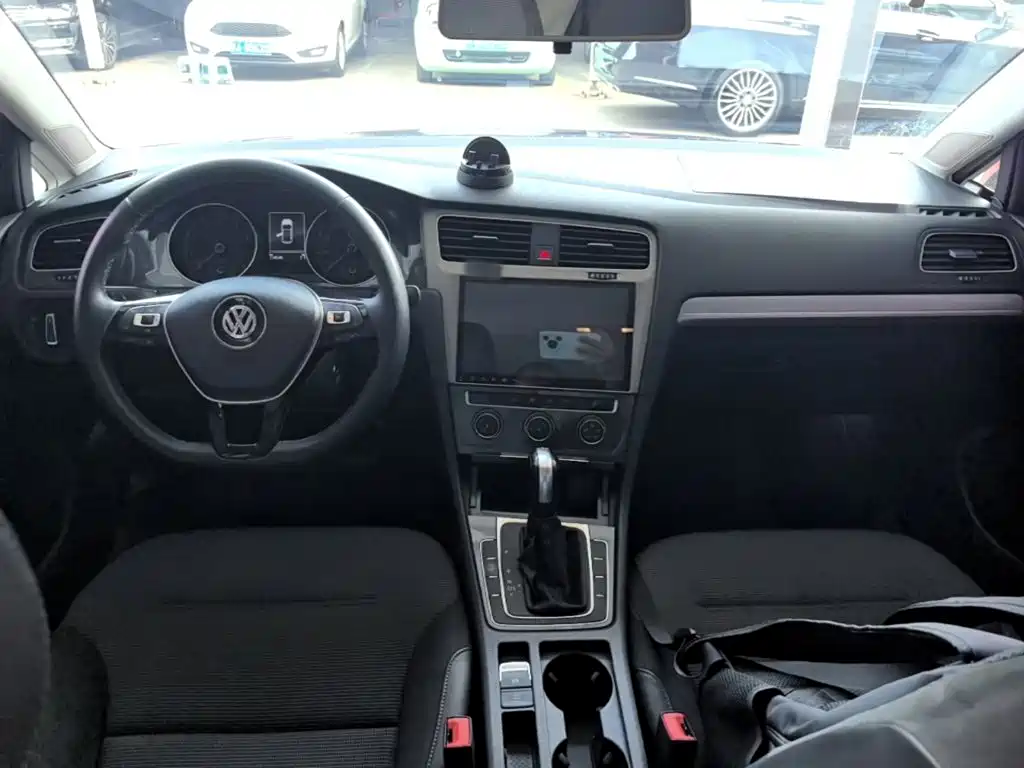 Volkswagen Golf — миниатюра 10