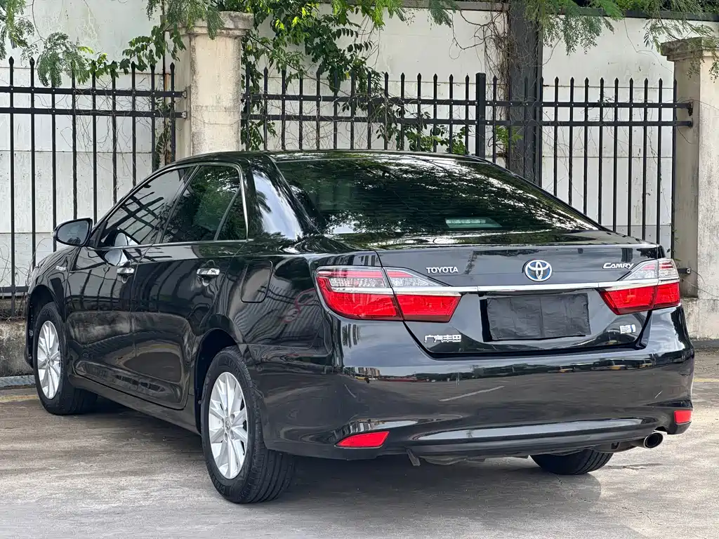Toyota Camry — миниатюра 11