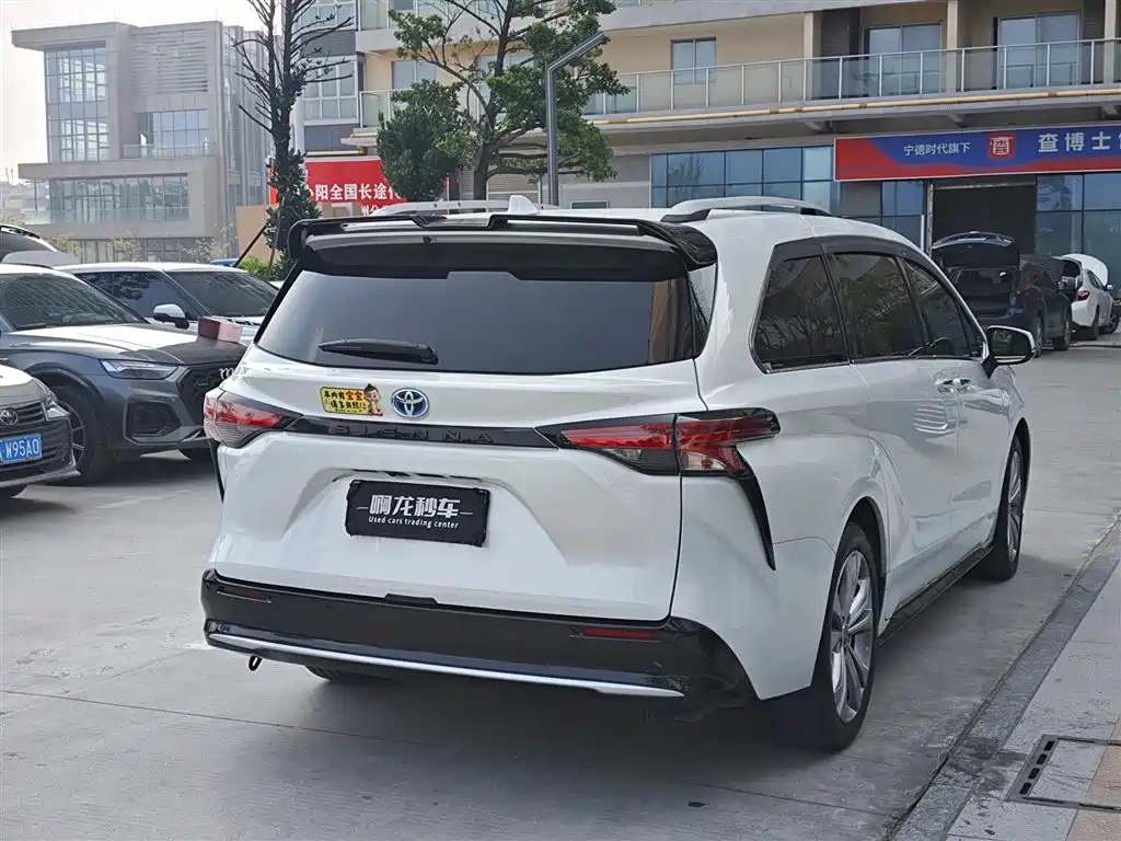 Toyota Sienna — миниатюра 9