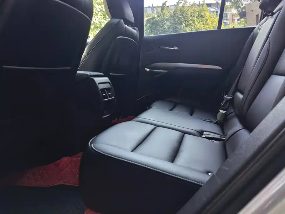 Cadillac XT4 — миниатюра 11