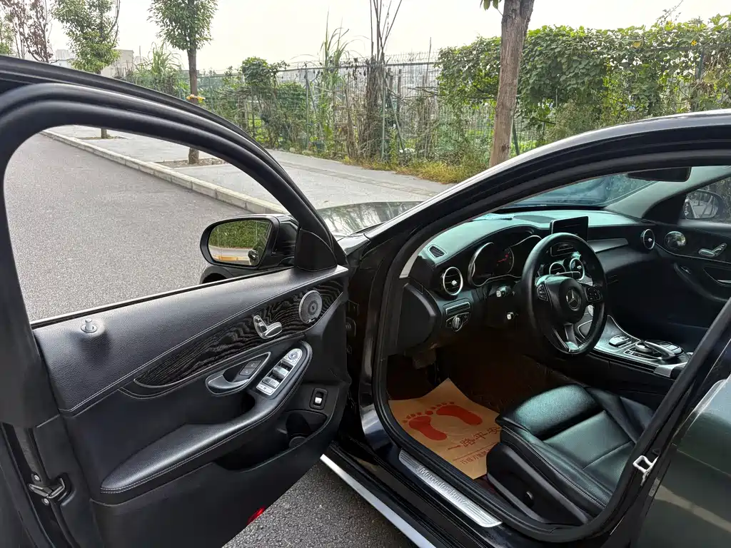 Mercedes-Benz C-Class — миниатюра 11
